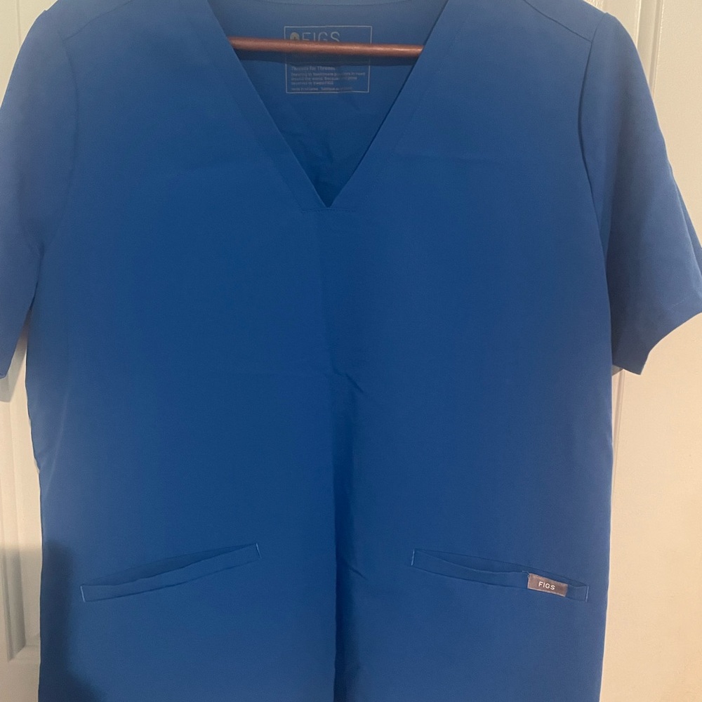 Figs scrub top